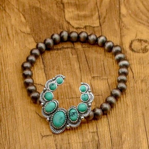Vintage Silver and Turquoise Bracelet - Picture 6 of 9